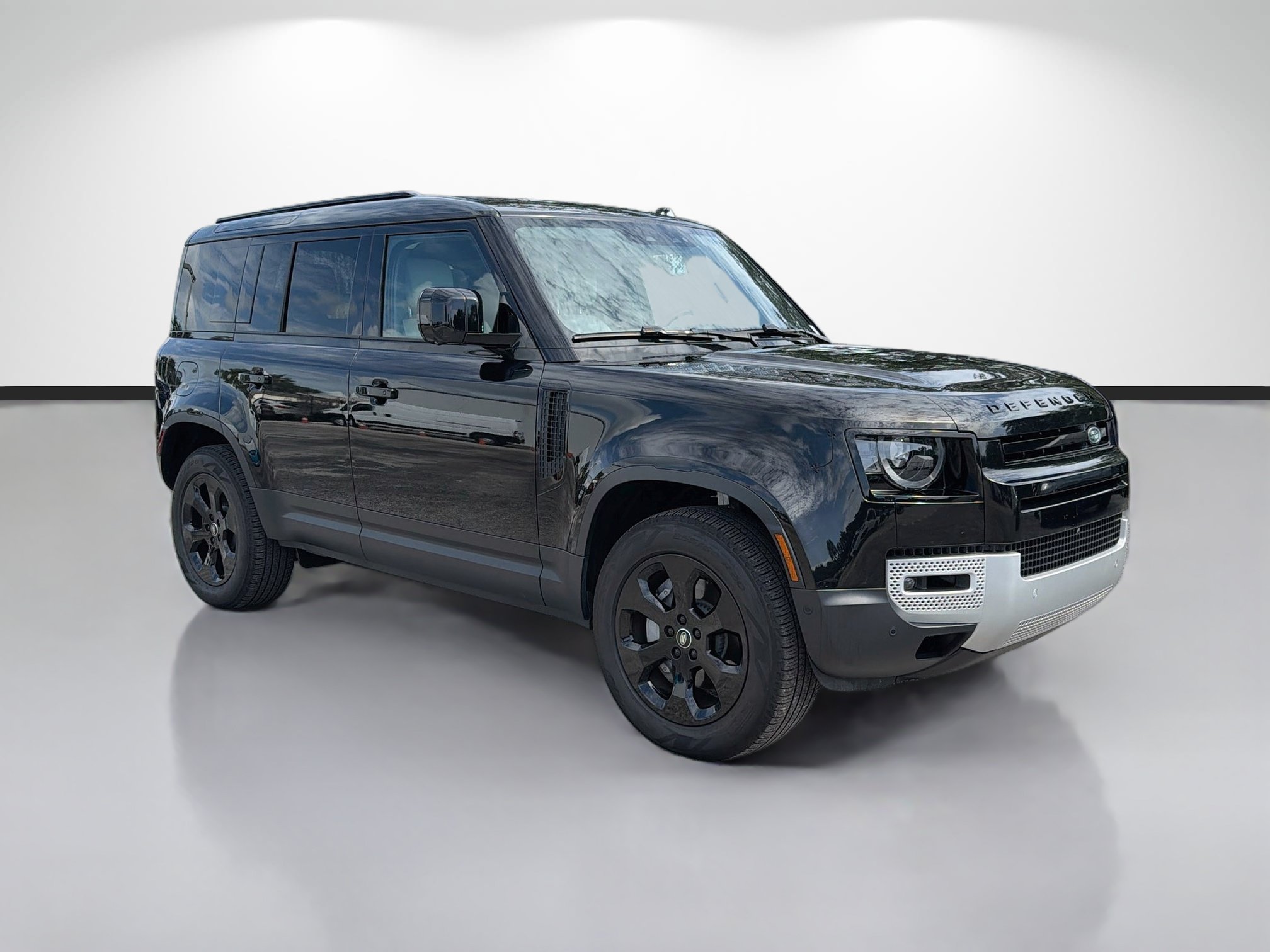 Used 2025 Santorini Black Metallic Land Rover S image 6