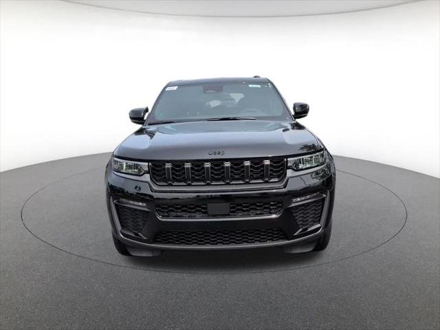 New 2026 Diamond Black Crystal Pearlcoat Jeep Limited image 14