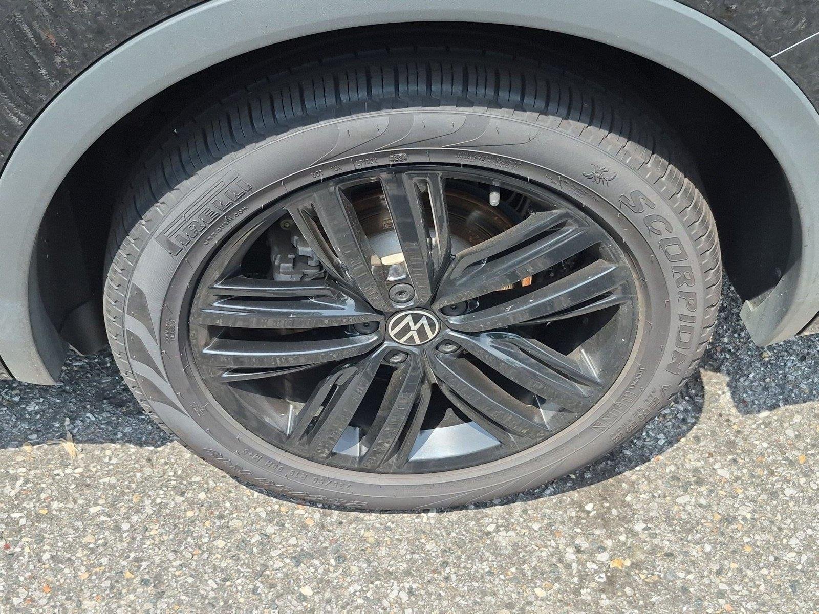 Used 2022 Deep Black Pearl Volkswagen SE R-Line Black image 11