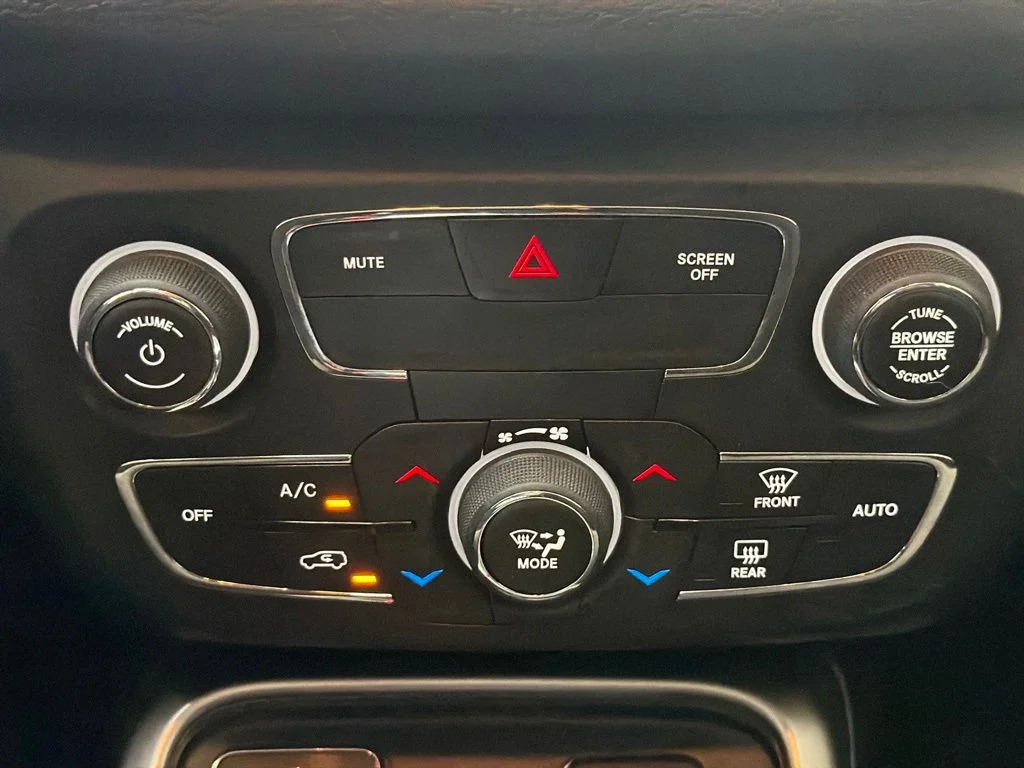 Used 2020 Granite Crystal Metallic Clearcoat Jeep Sport image 16