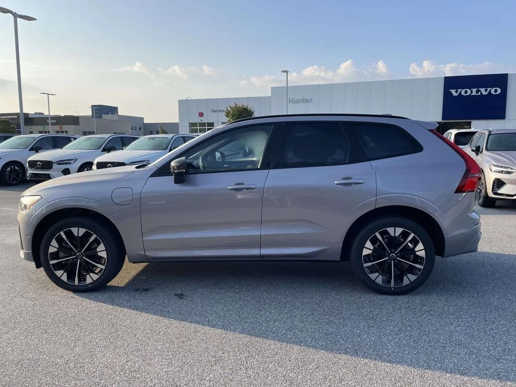 New 2026 Aurora Silver Volvo Plus image 26