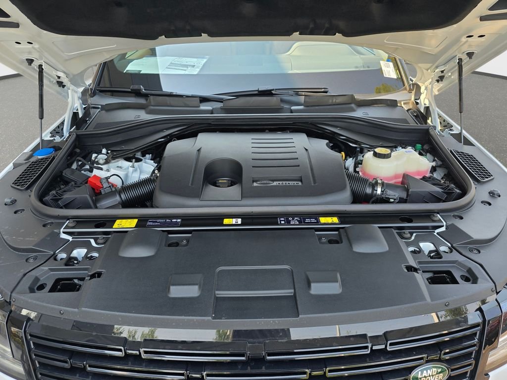 New 2026 Fuji White LAND ROVER SE image 32