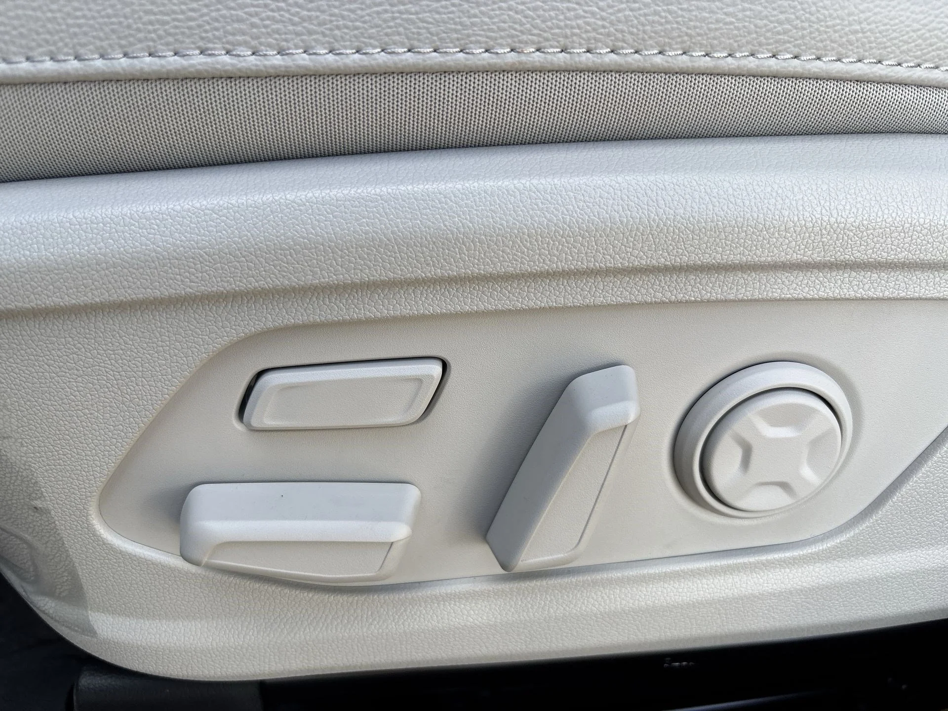 New 2026 Snow White Pearl Kia X-Line SX Prestige AWD image 16