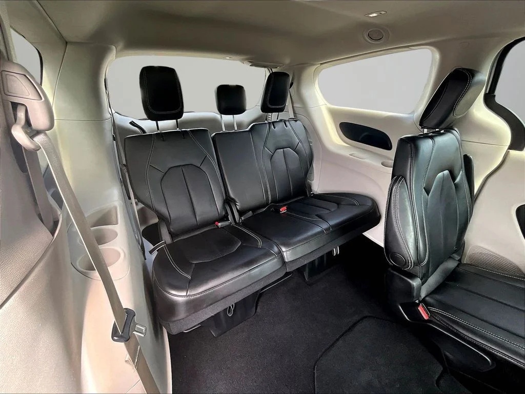 Used 2024 Silver Chrysler Touring L image 29