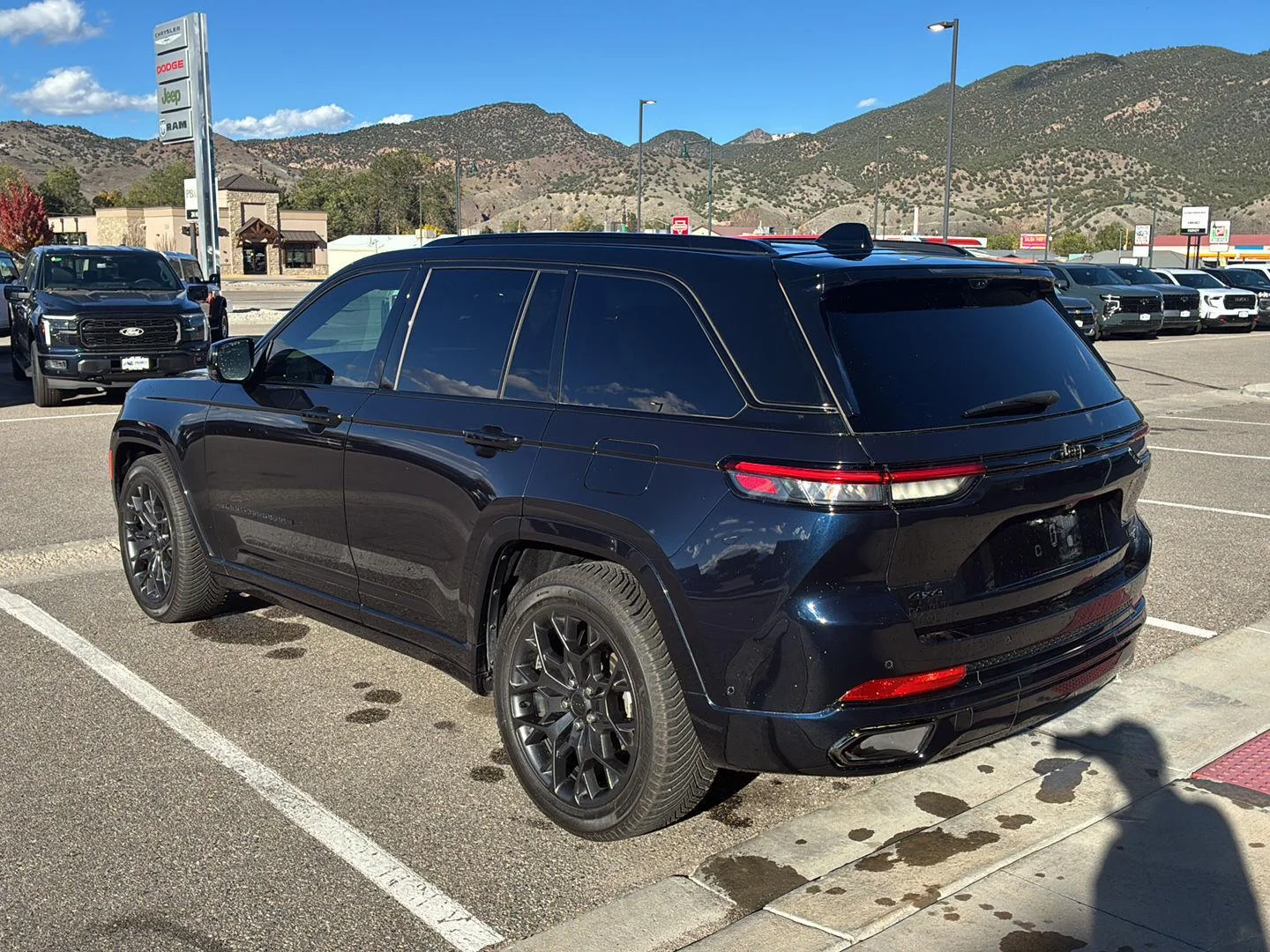 Used 2025 Midnight Sky Jeep Summit Reserve image 4