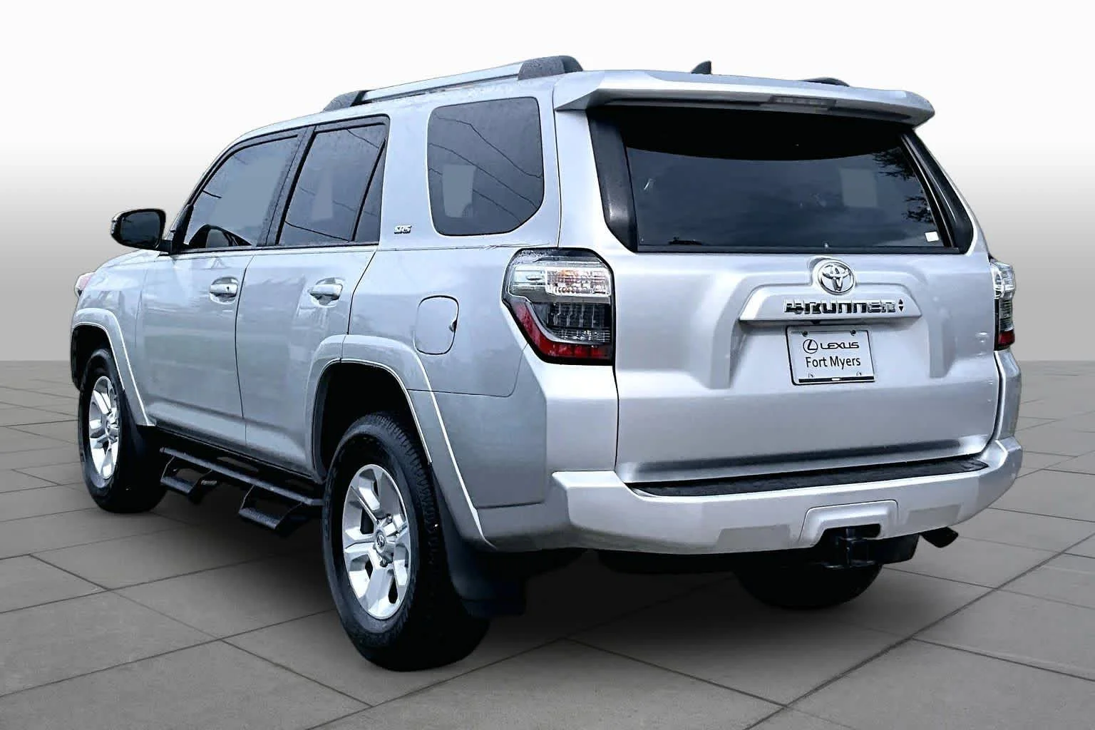 Used 2022 Classic Silver Metallic Toyota SR5 image 12