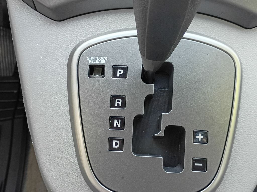 Used 2007 White Kia LX image 19