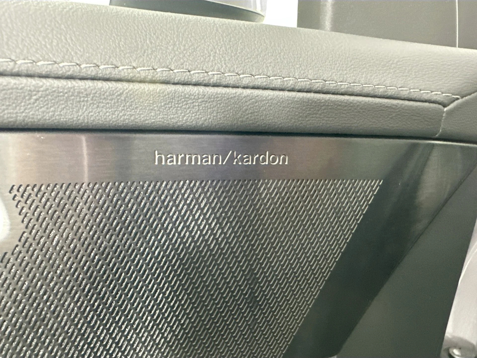 New 2026 Silver Volvo B6 Ultra image 19