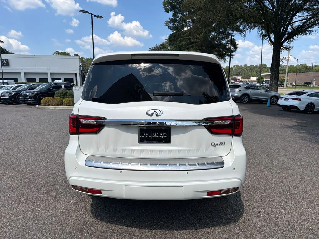 Used 2018 Moonstone White INFINITI  image 11