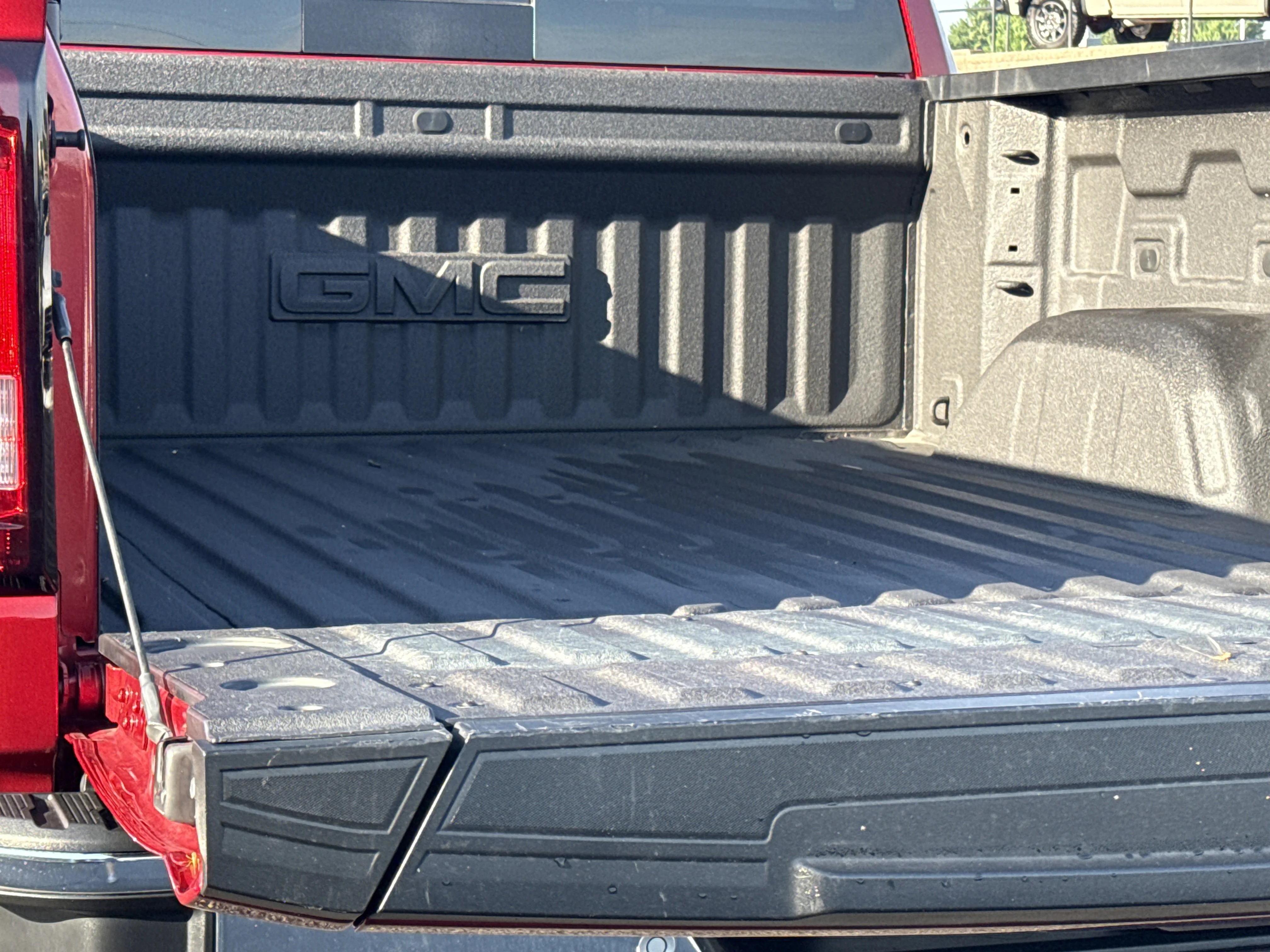 Used 2024 Volcanic Red Tintcoat GMC SLT 4WD image 10