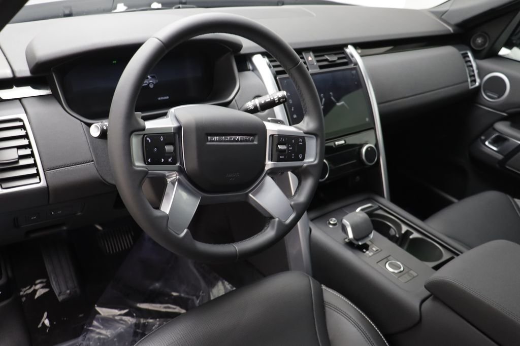 Used 2025 Gray Land Rover S image 5