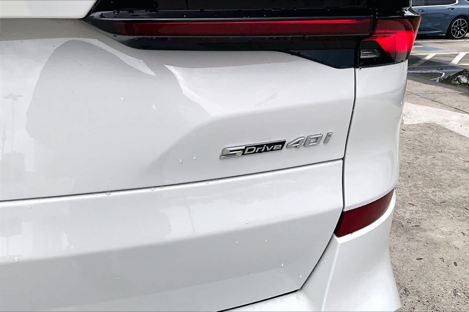 Used 2026 Alpine White BMW sDrive40i image 9
