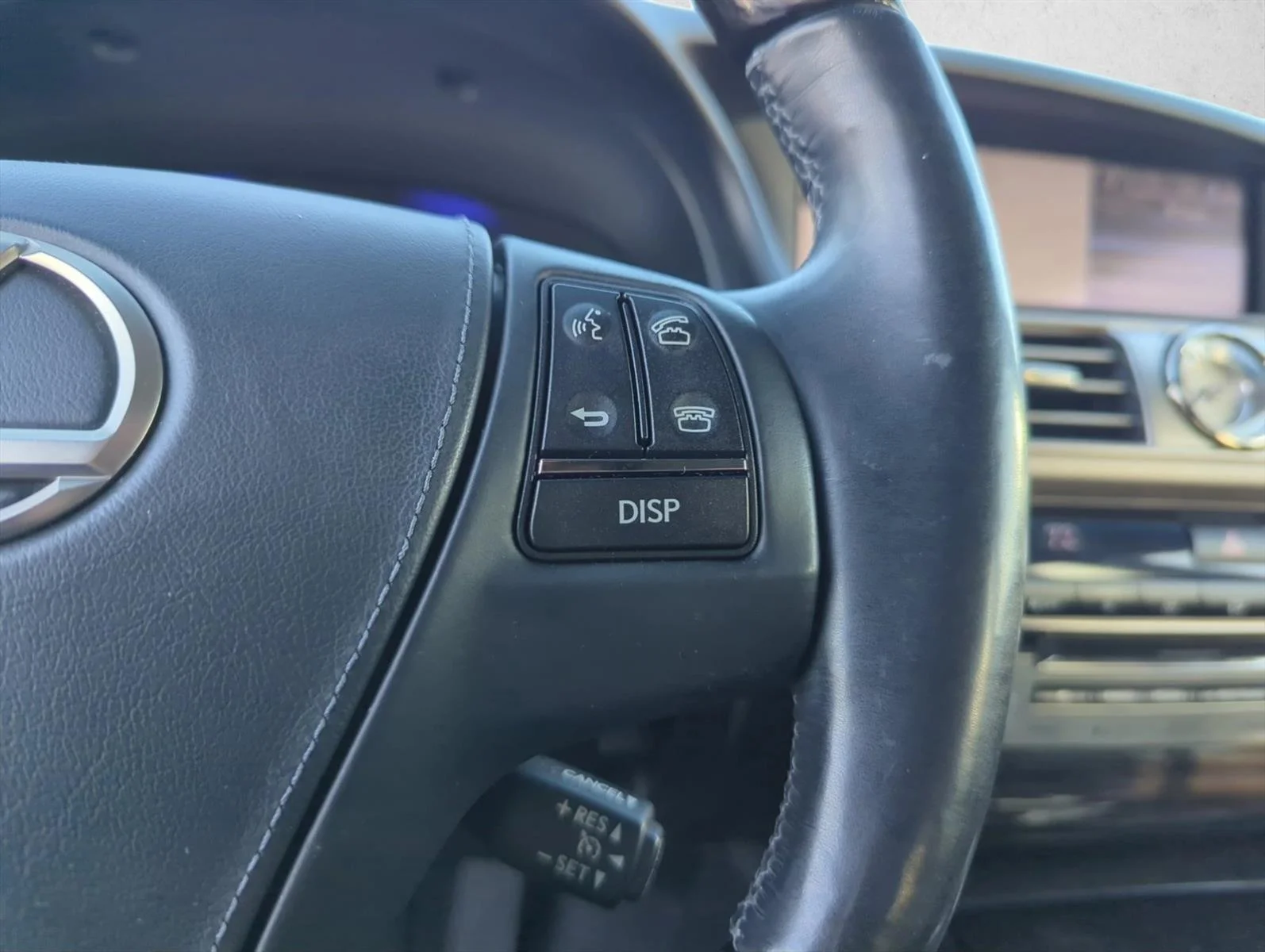 Used 2014 Liquid Platinum Lexus  image 17