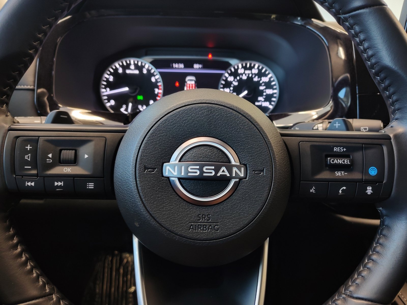 Used 2025 Super Black Nissan SV image 17