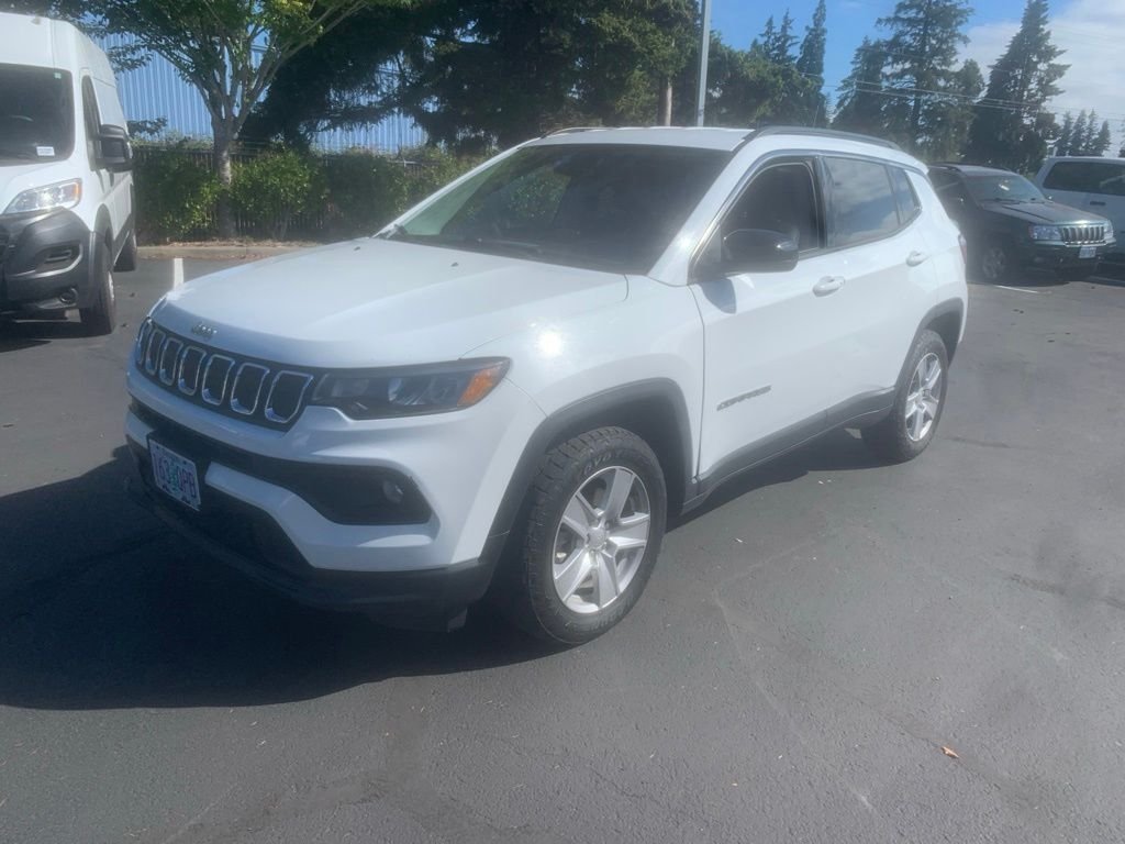 Used 2022 Bright White Clearcoat Jeep Latitude image 1