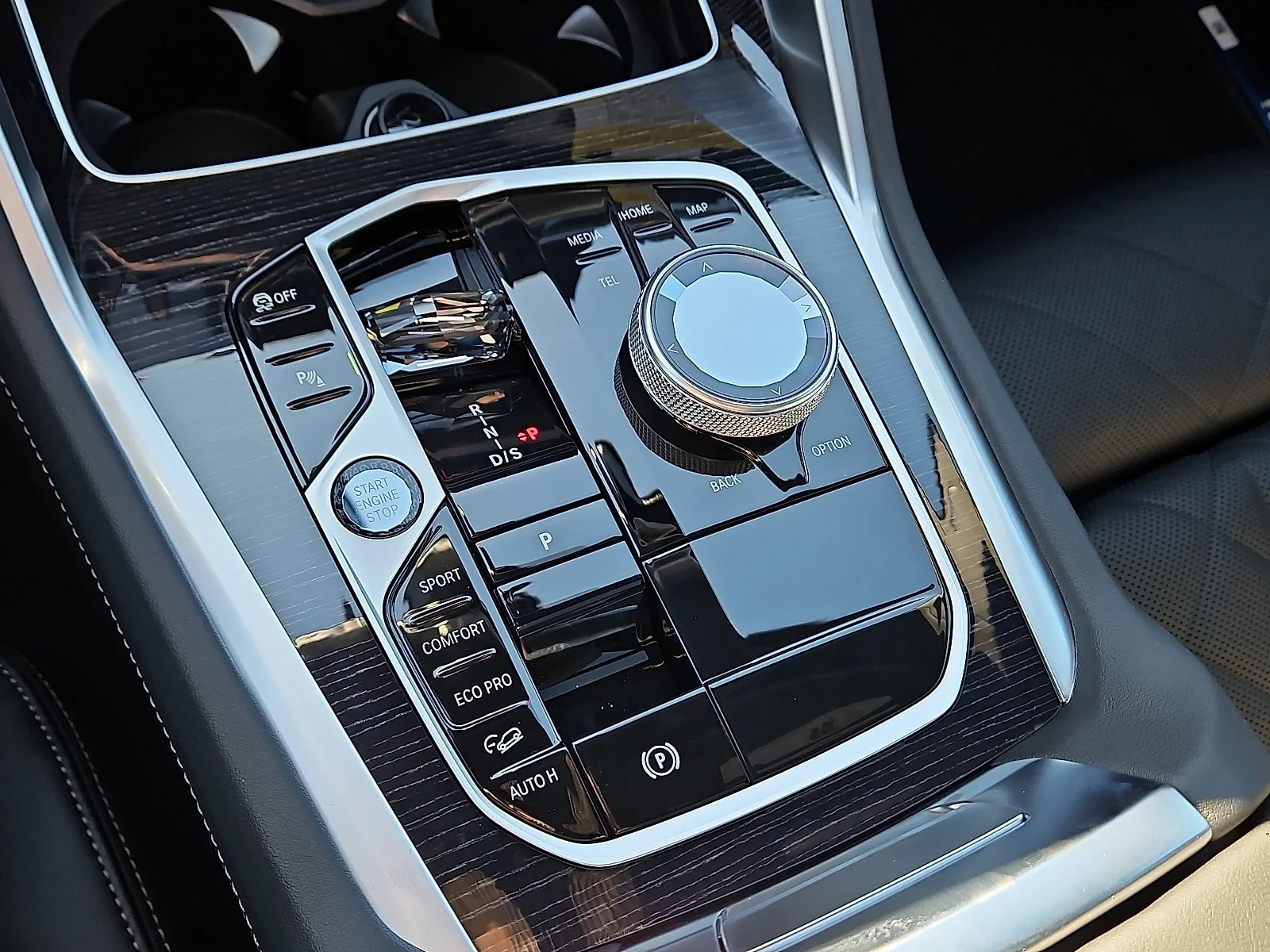 New 2026 Alpine White BMW M60i All-Wheel Drive Sports Activity image 16