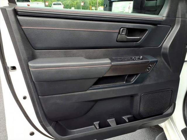 Used 2023 White Toyota  image 19