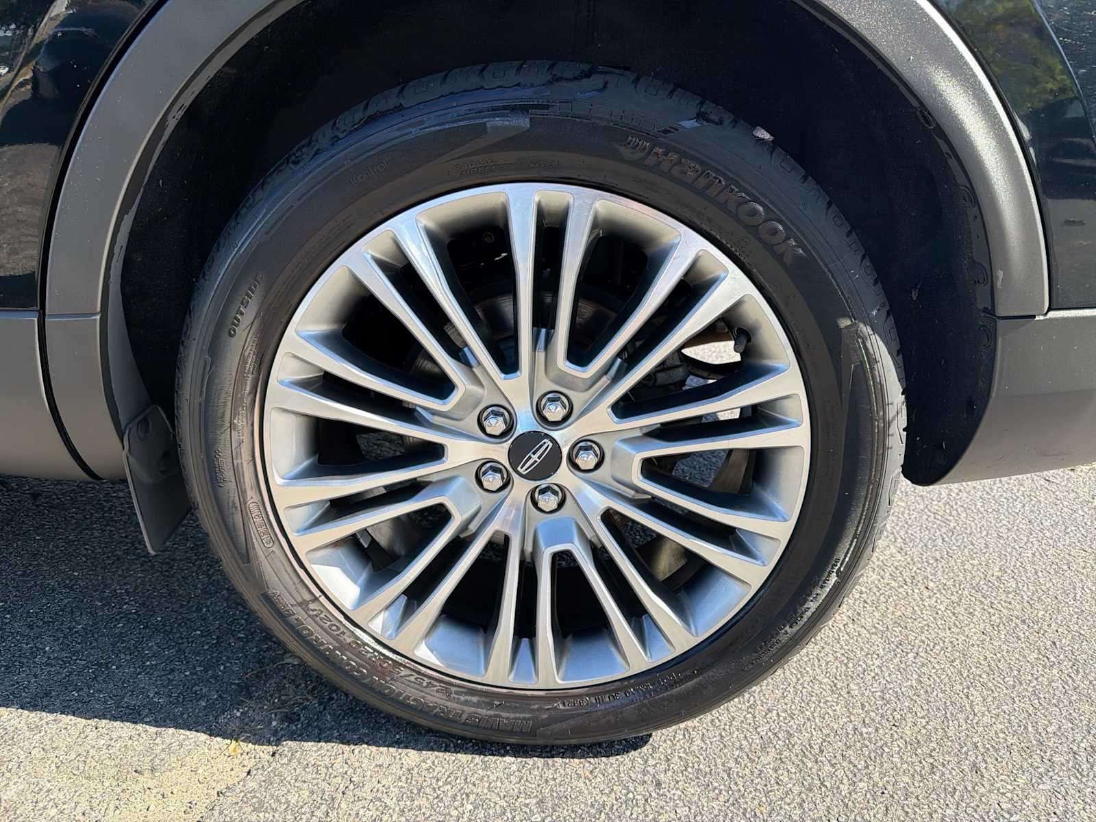 Used 2018 Black Velvet Lincoln Reserve image 19