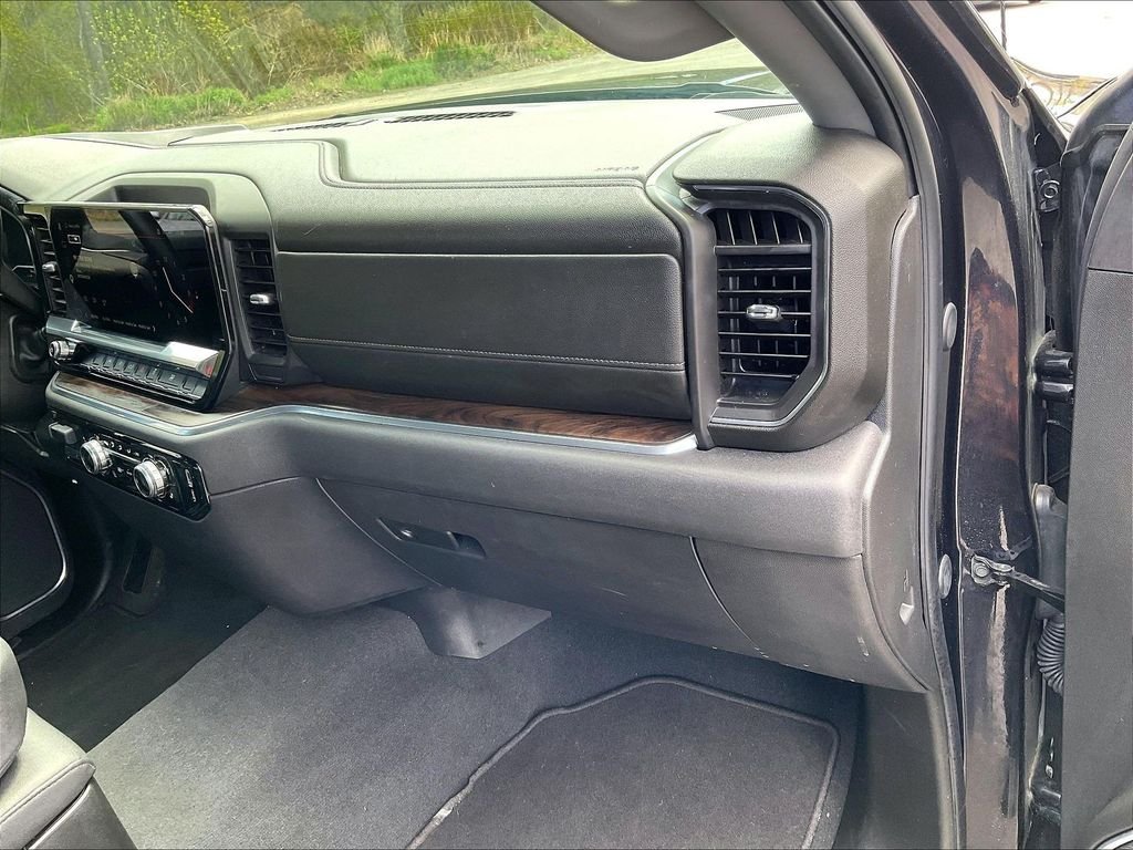 Used 2025 Silver GMC SLT image 13