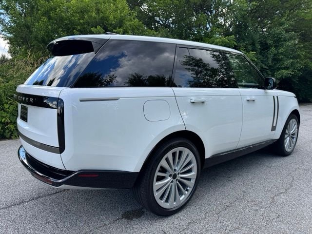New 2026 Ostuni Pearl White Land Rover SE image 5
