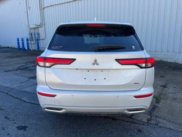 Used 2022  Mitsubishi SEL image 6
