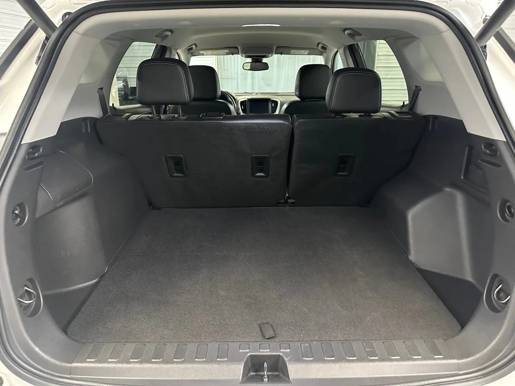 Used 2023 Summit White GMC SLT image 26