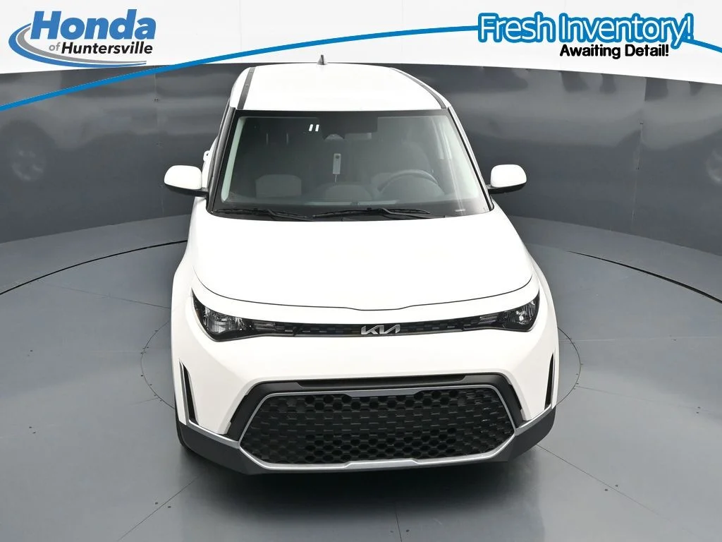 Used 2025 Snow White Pearl Kia LX image 15
