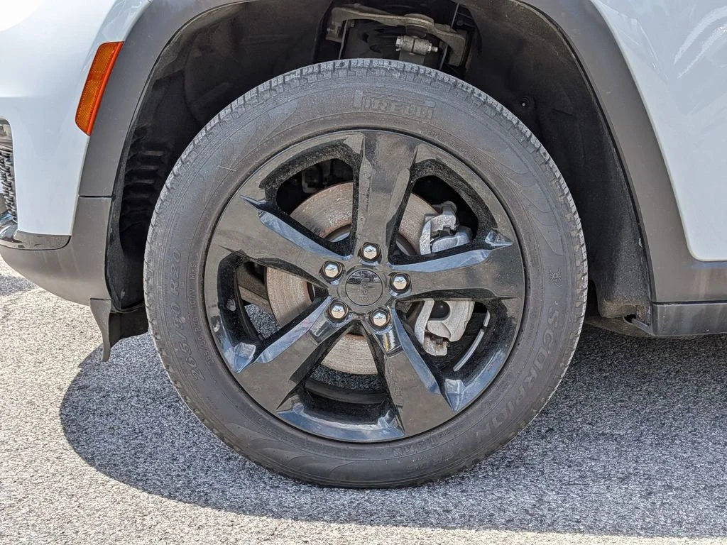 Used 2023 White Jeep Limited image 33