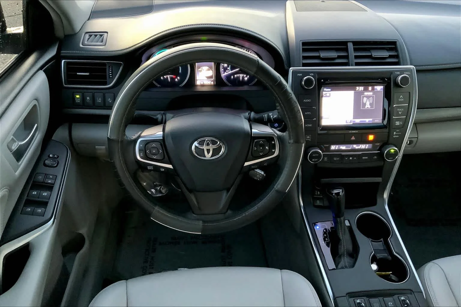Used 2017 Celestial Silver Metallic Toyota Hybrid XLE image 6