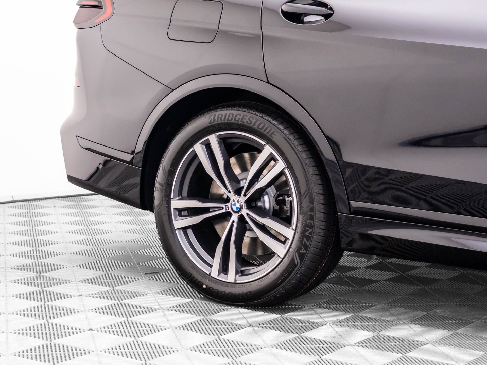 New 2027 Black Sapphire Metallic BMW M60i image 34