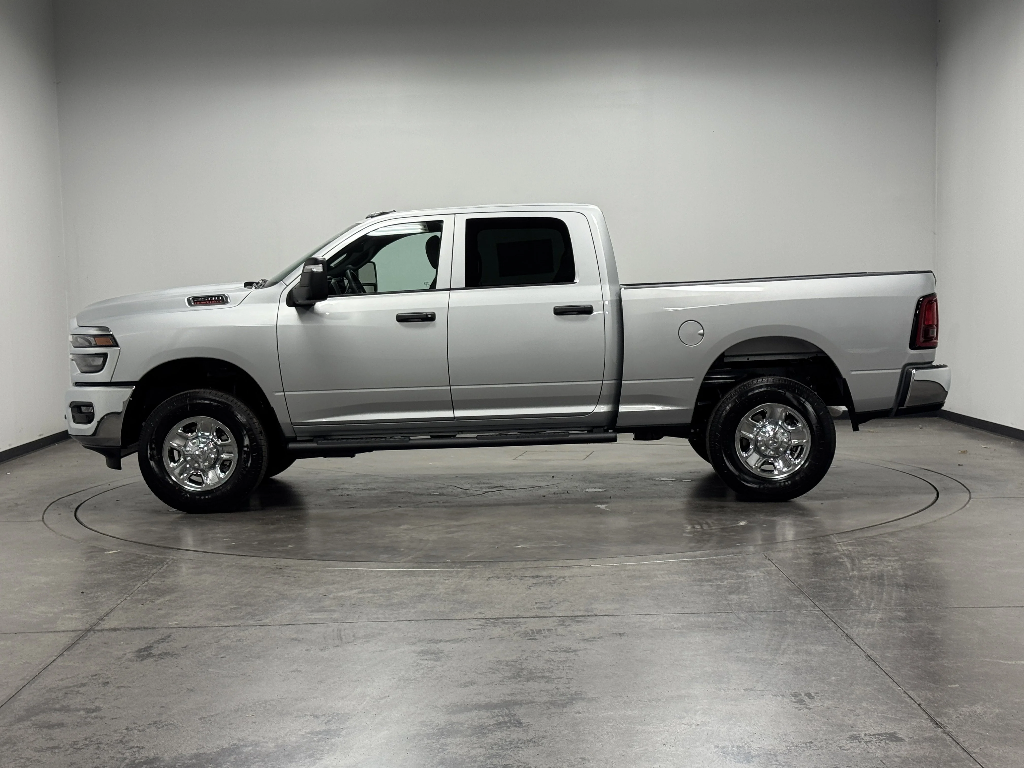 New 2026 Silver-Zynith Exterior Paint RAM Tradesman image 5