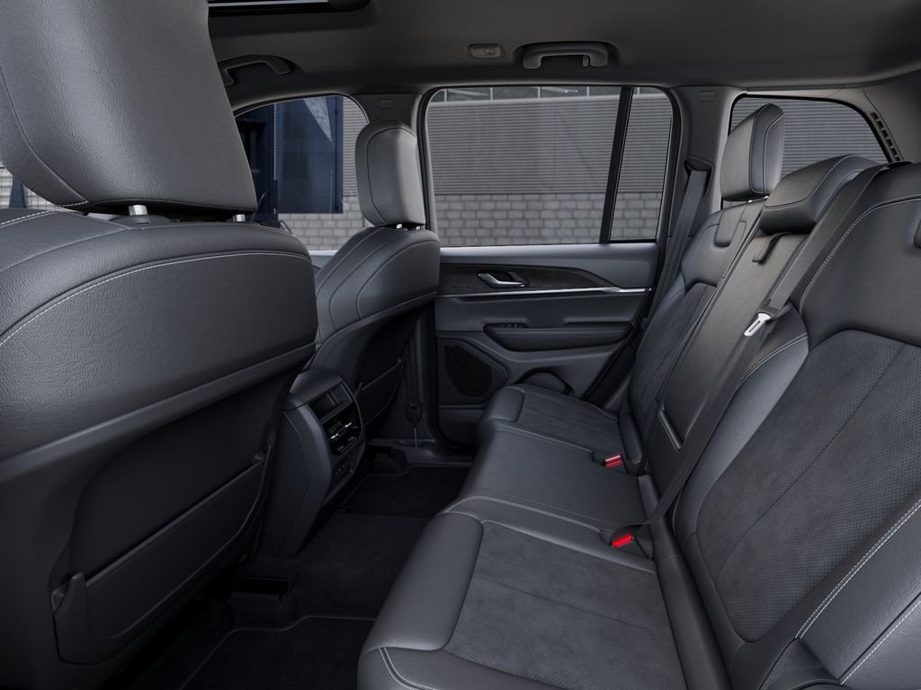 New 2026 Diamond Black Crystal Pearl-Coat Exterior Paint Jeep Altitude image 23