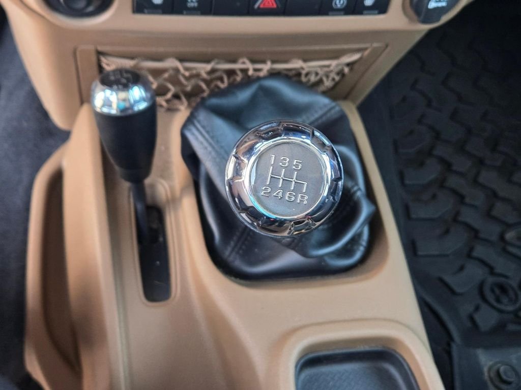 Used 2016 White Jeep Unlimited Sahara image 27