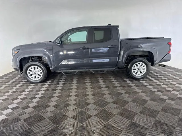Used 2024  Toyota SR5 image 11