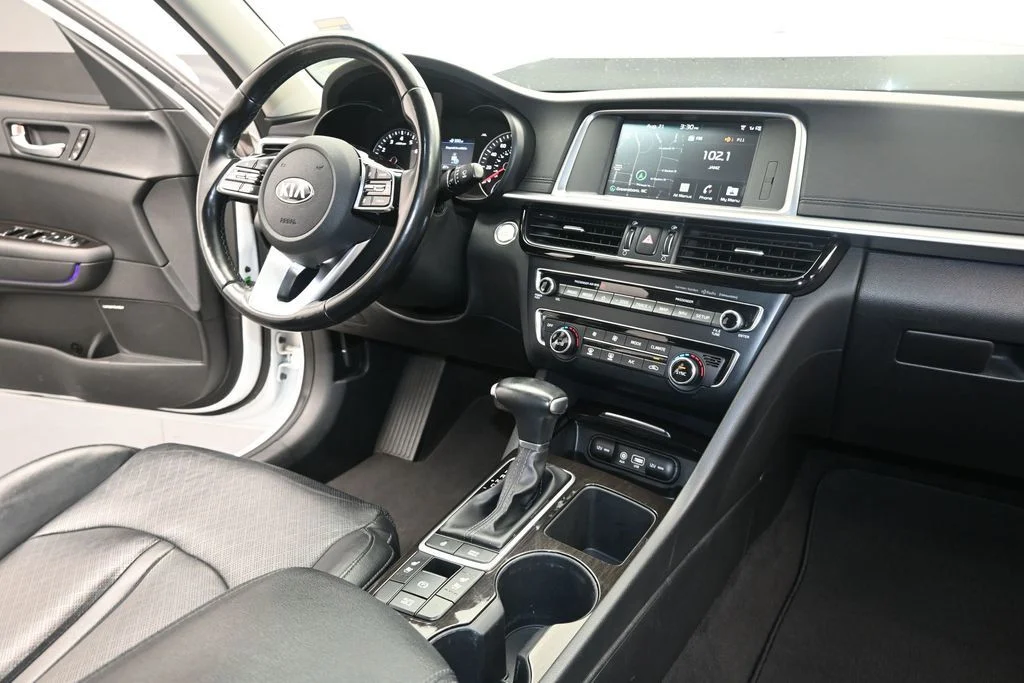 Used 2019 White Kia EX image 31