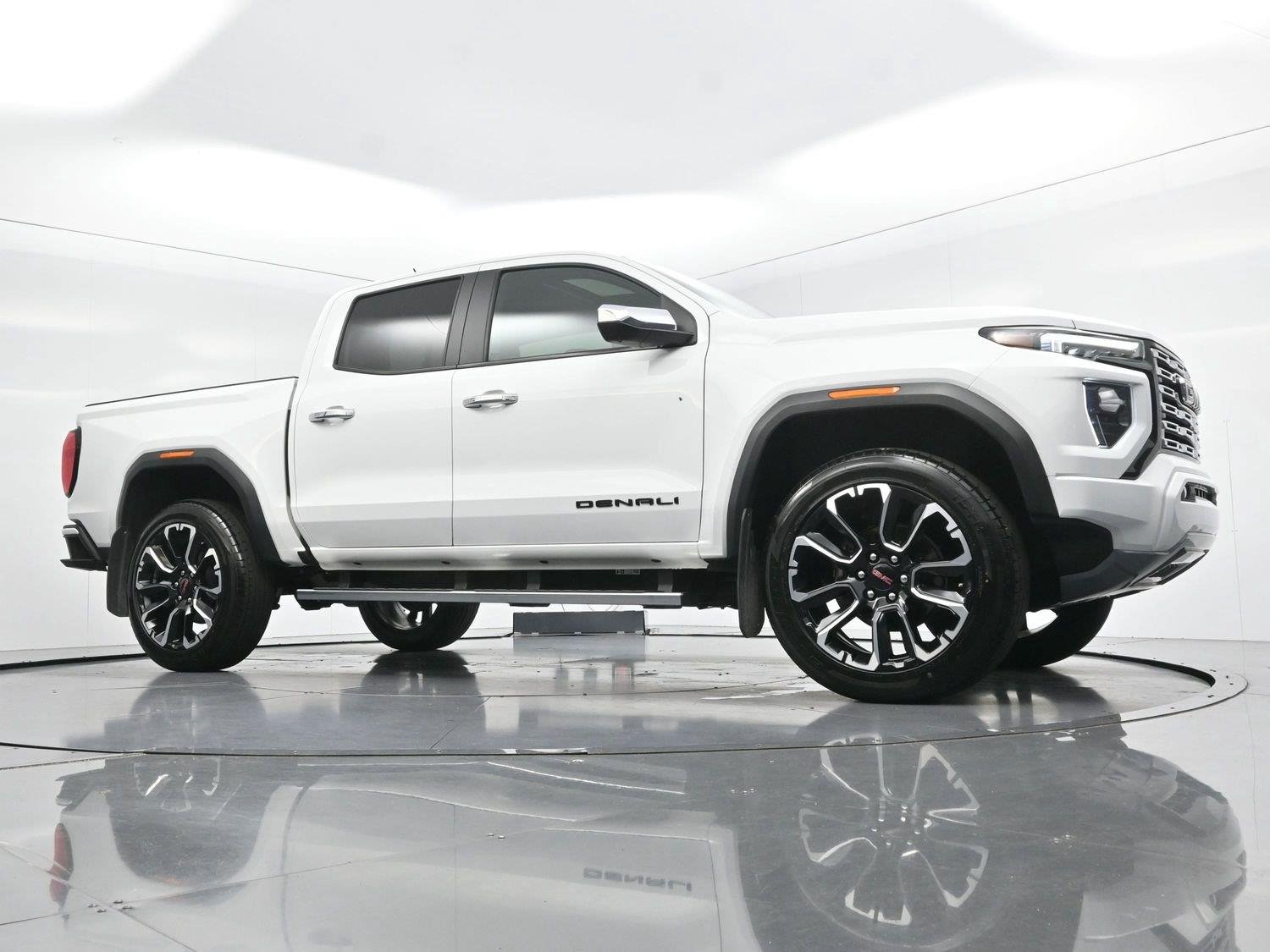 Used 2024 Summit White GMC Denali image 45
