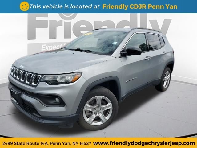 Used 2023 Silver Jeep Latitude image 1