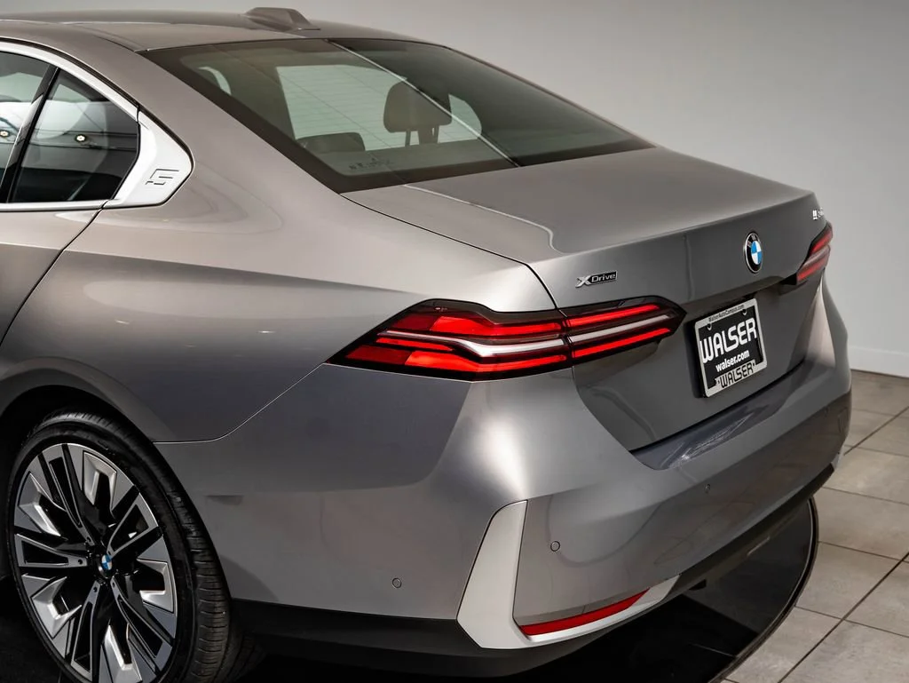 Certified Used 2025 Oxide Grey Met BMW 530i xDrive image 19