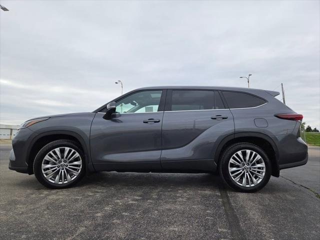 Certified Used 2025 MAGNETIC GRAY MET. Toyota  image 19