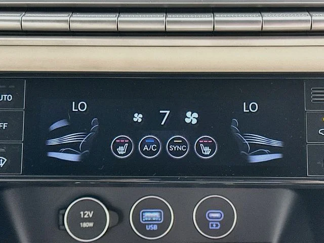 New 2026 White Genesis 2.5T image 19