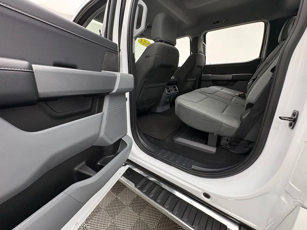 Used 2024 Oxford White Ford XLT image 33