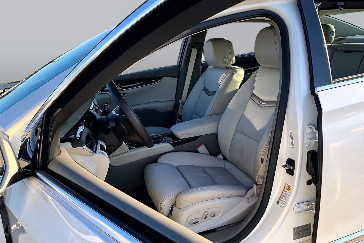 Used 2014 White Diamond Tricoat Cadillac Platinum image 8