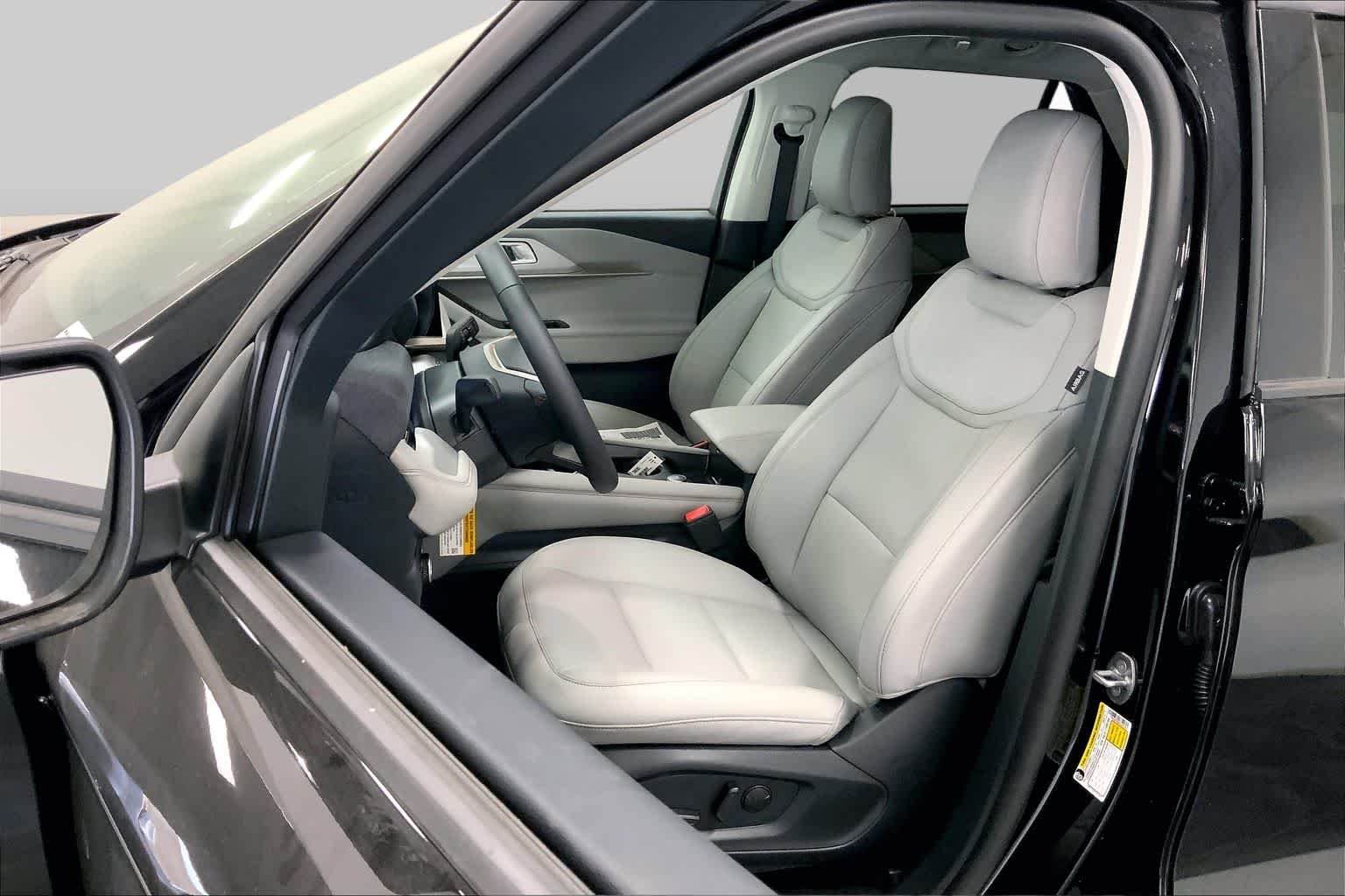 2026 Ford Explorer Active - Photo 8