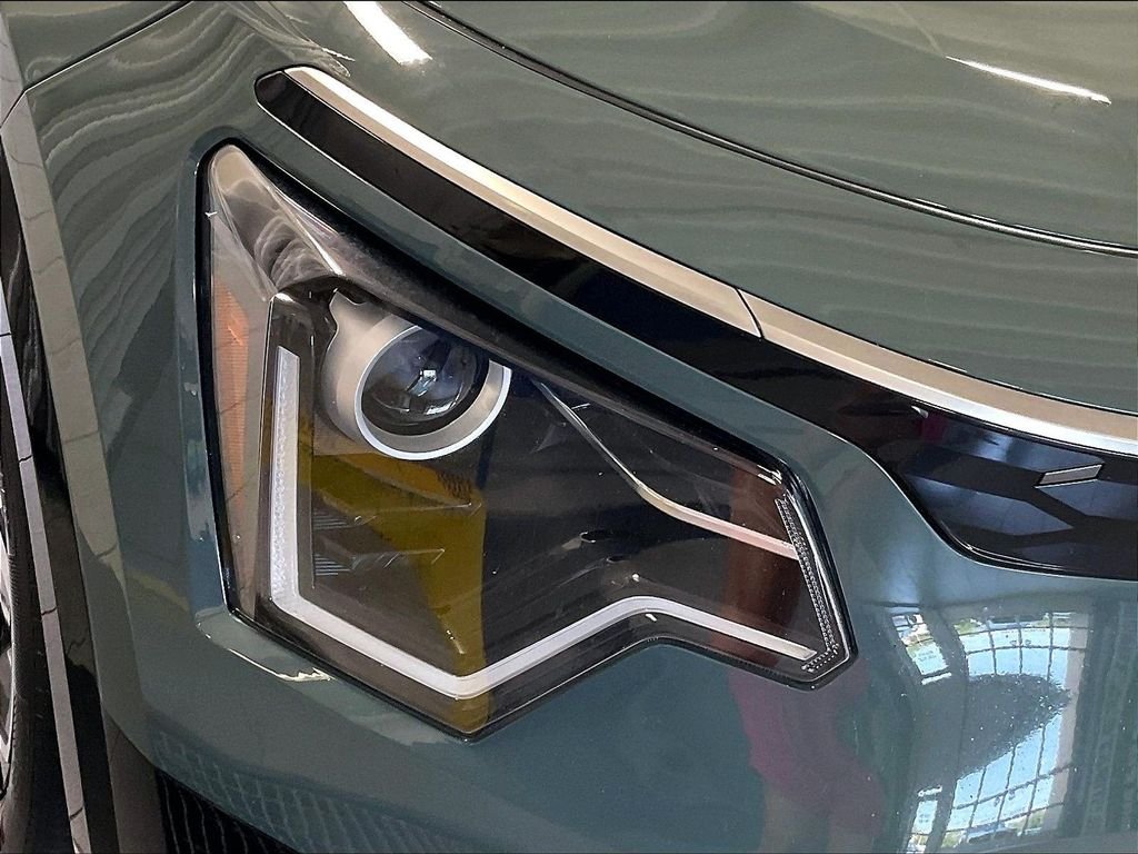 Used 2023 Green Kia Wind image 31