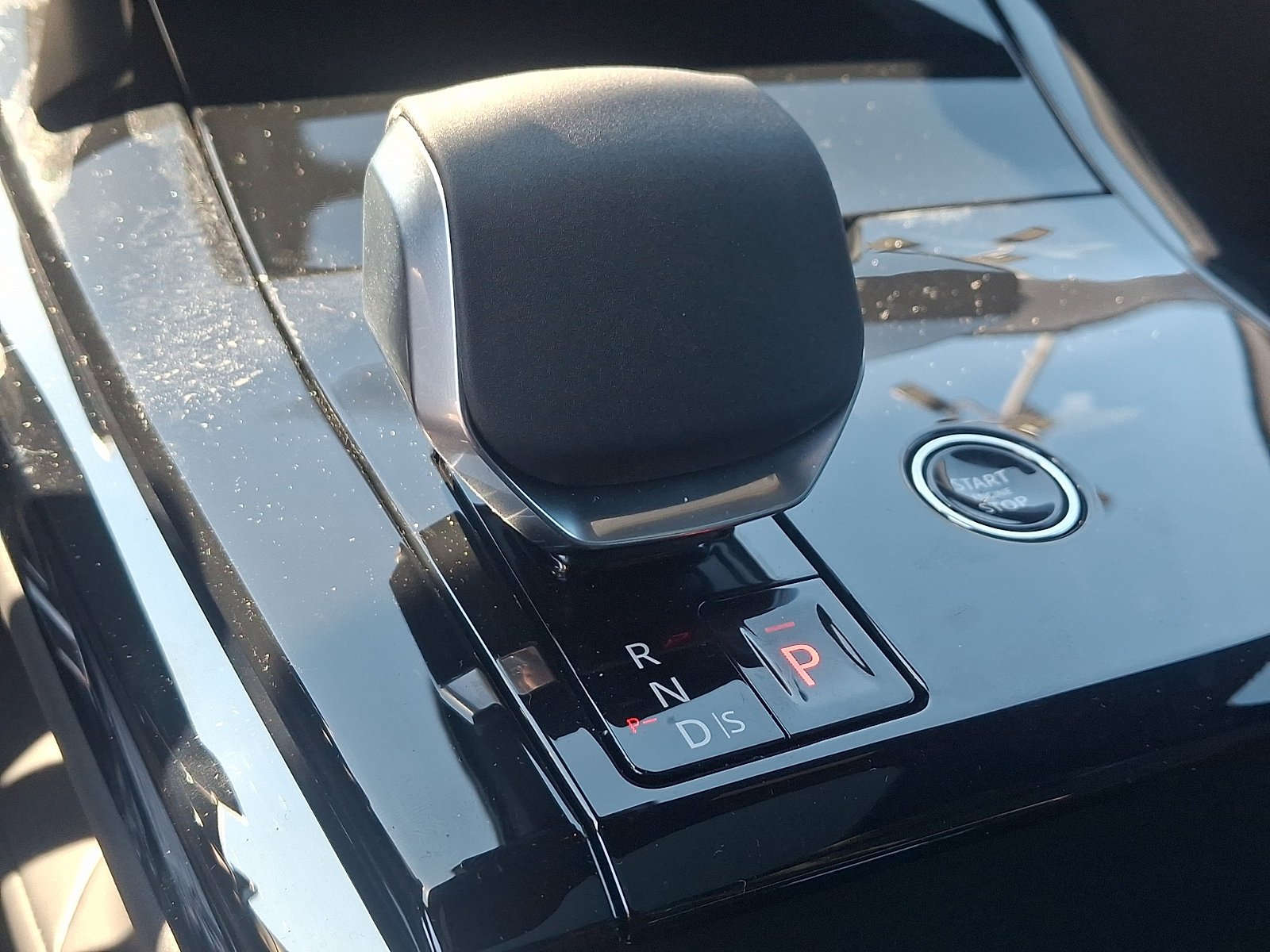 New 2026 Charente Grey Land Rover Dynamic SE image 9