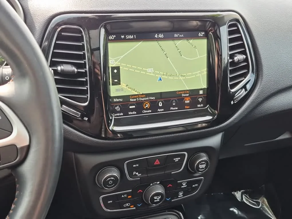 Used 2018 Diamond Black Crystal Pearlcoat Jeep Limited image 14