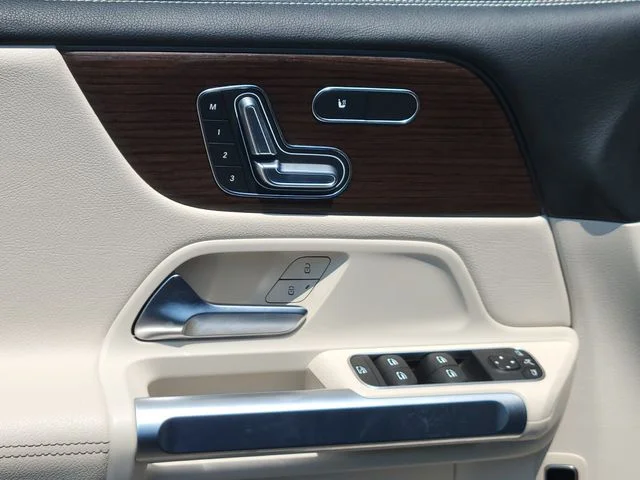 Used 2024 Blue Mercedes-Benz GLB 250 image 18