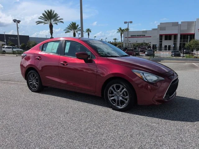 Used 2019  Toyota LE image 2