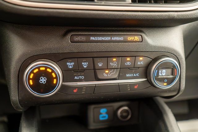 Used 2020 Blue Metallic Ford SE image 27