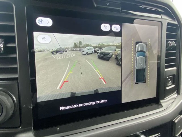 New 2025 Oxford White Ford XLT image 15